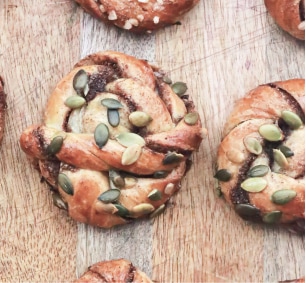 Seeded cardamom knots
